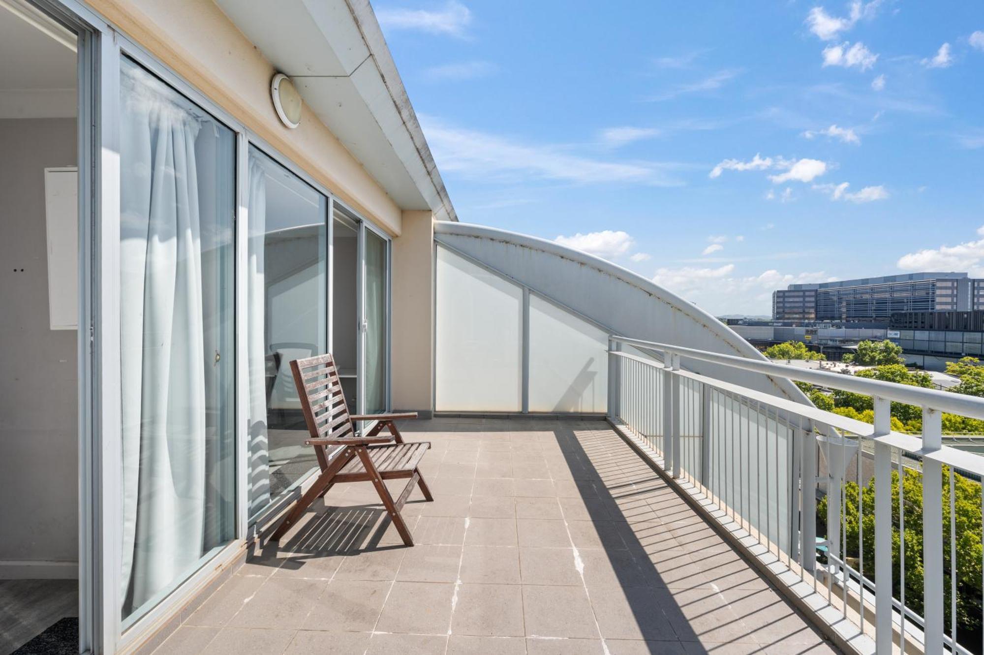 Dana-Private Room In A Shared Duplex Apartment -1 Canberra Luaran gambar